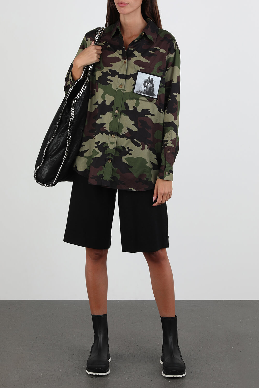 חולצת כפתורים קמופלאז' בצבע ירוק